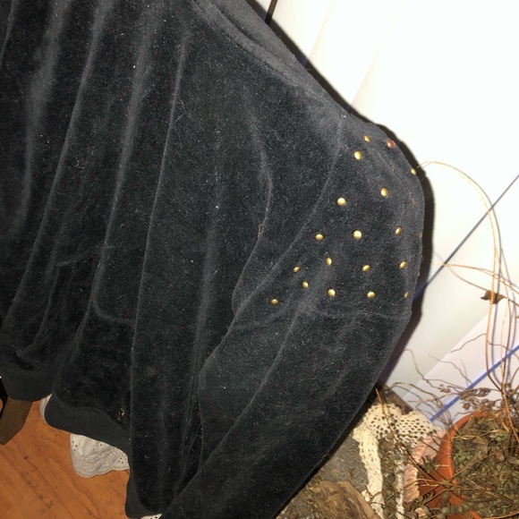 Clothes - Picture 4 of 8